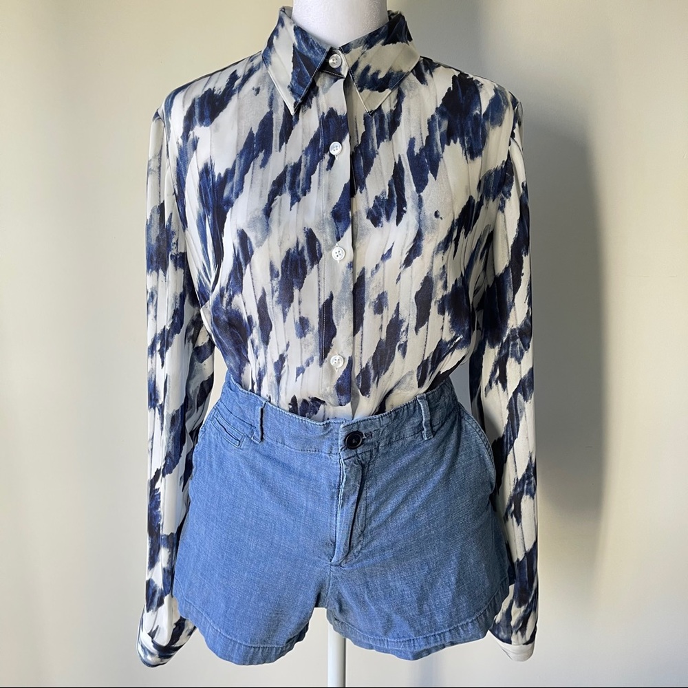 ✨Make an offer✨ Cabi Blue and White Blouse